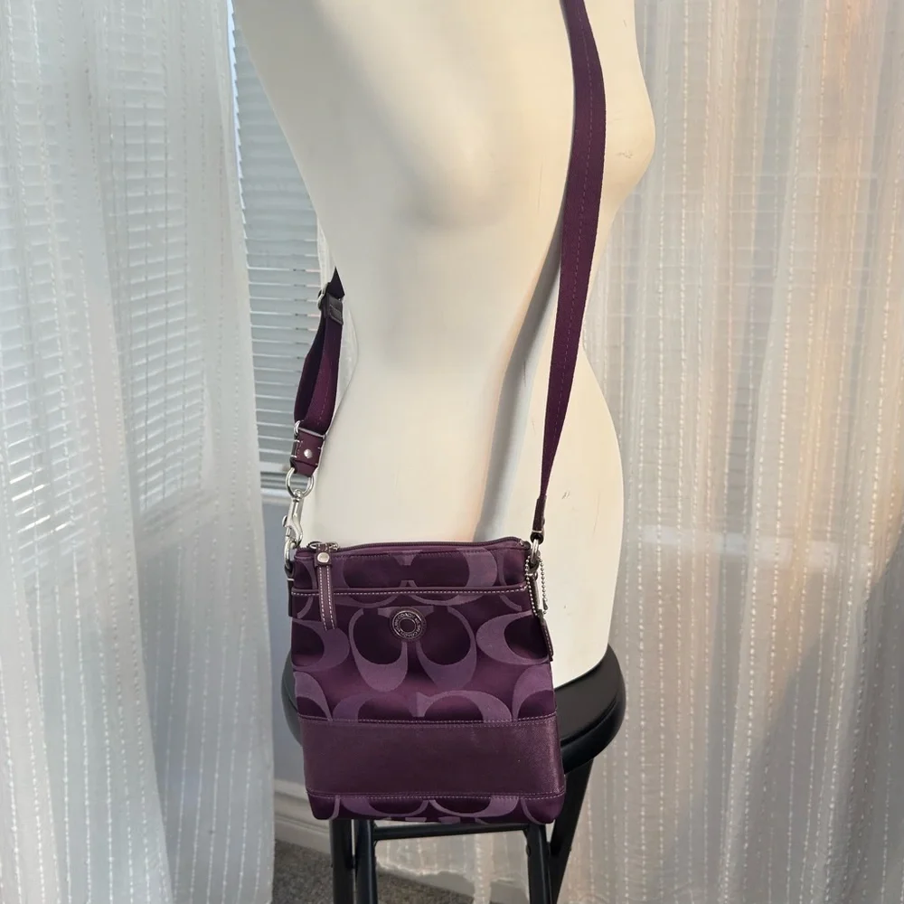 NWOT Coach Purple Signature Crossbody Bag - Picture 3 of 6